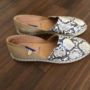 NWOT VERBENAS Espadrille Cougar Print Leather 9